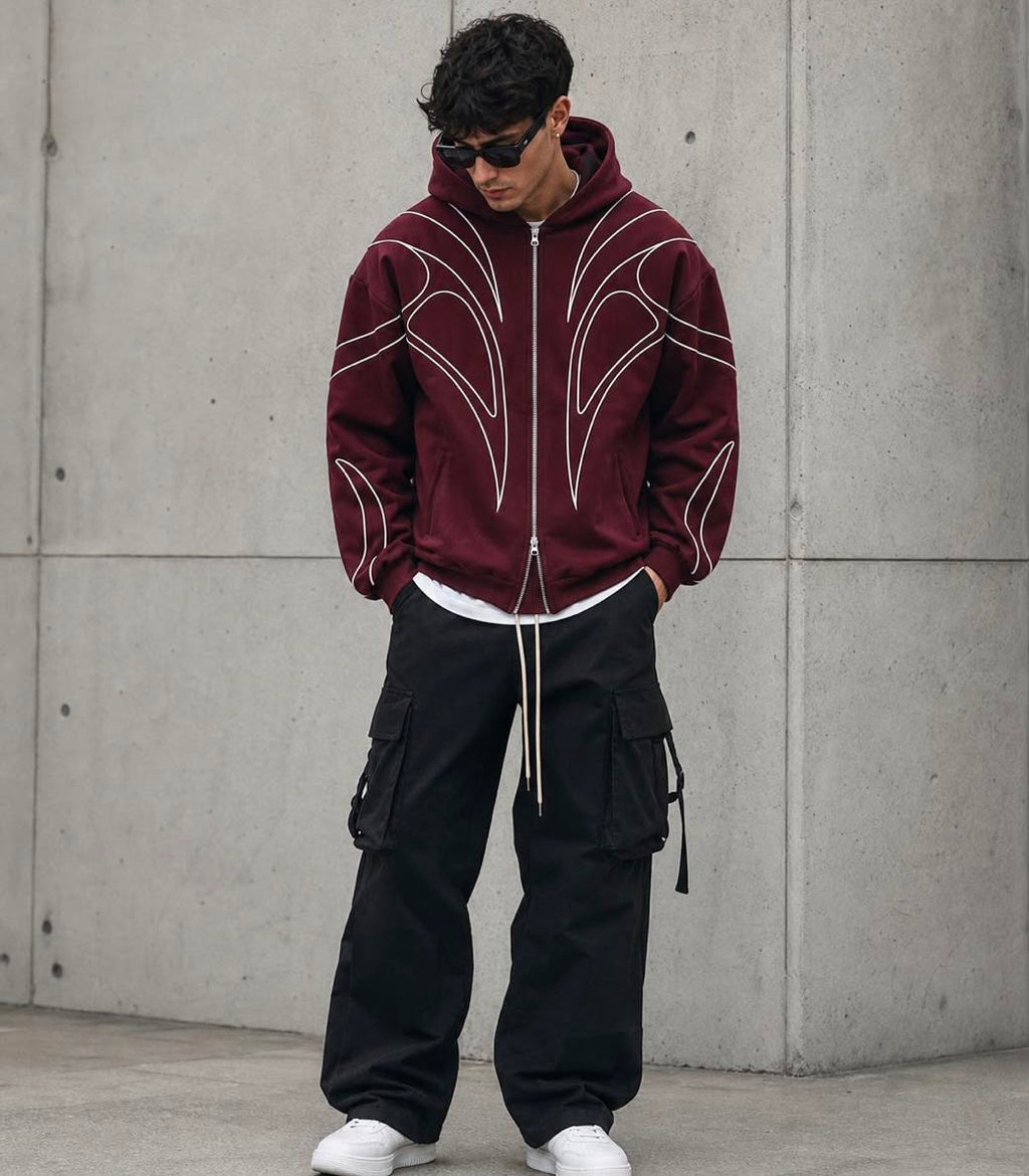Sudadera con capucha y bordado, de estilo urbano, corte holgado y tendencia actual.